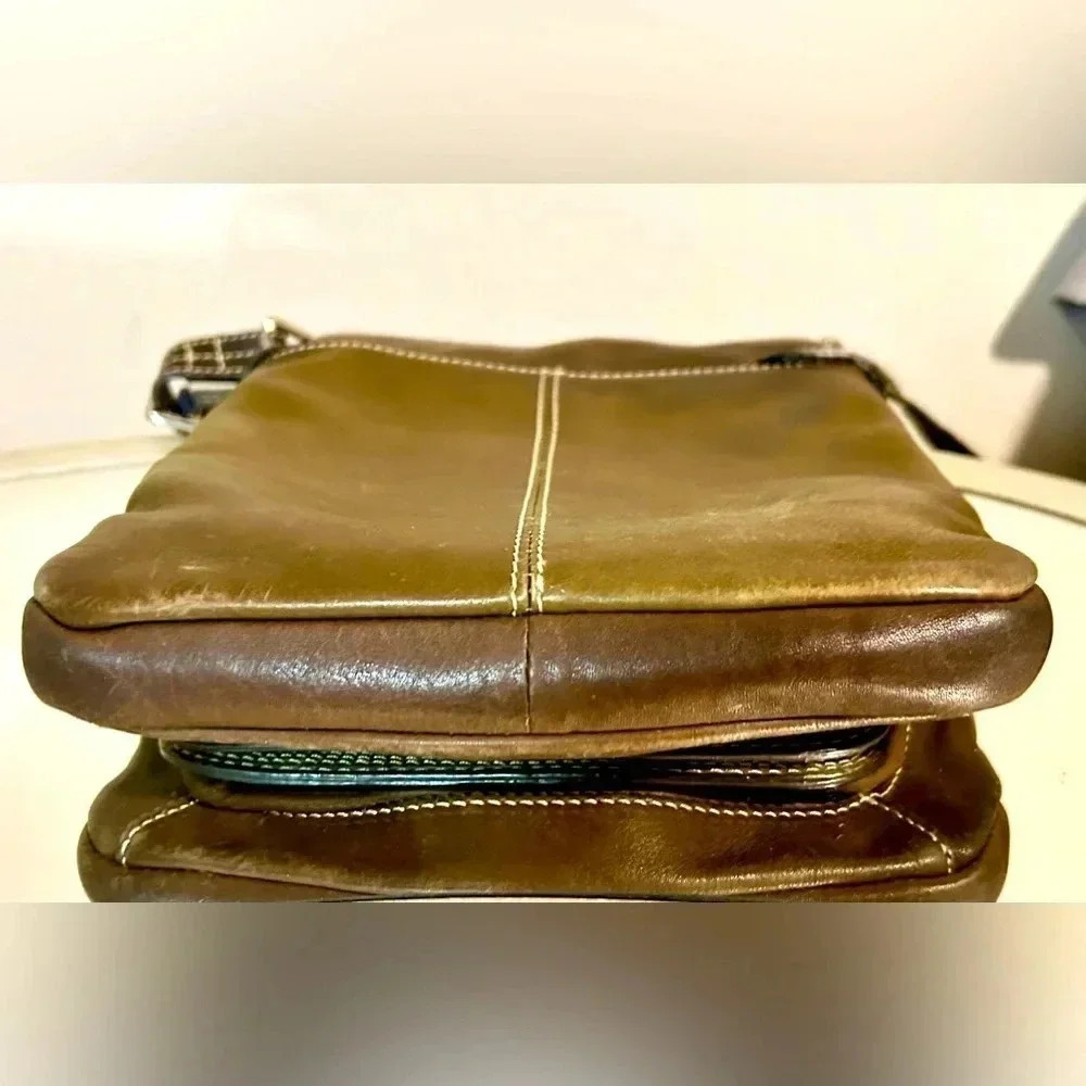 Gently Used LLOYD BAKER Brownish Taupe Leather Crossbody - Picture 3 of 5